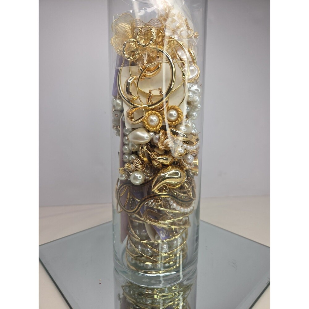 Over 2 lbs Of Goldtone Wearable Jewelry Necklaces Bracelets Earrings 40+ Pcs